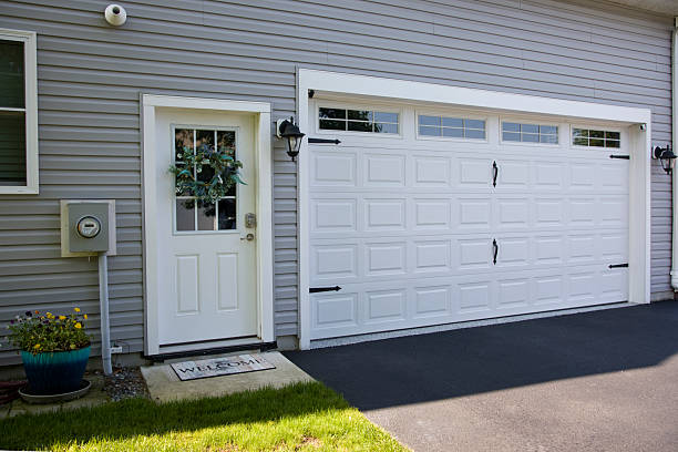 24/7 Emergency Garage Door Panel Replacement experts in Henry County County, MO